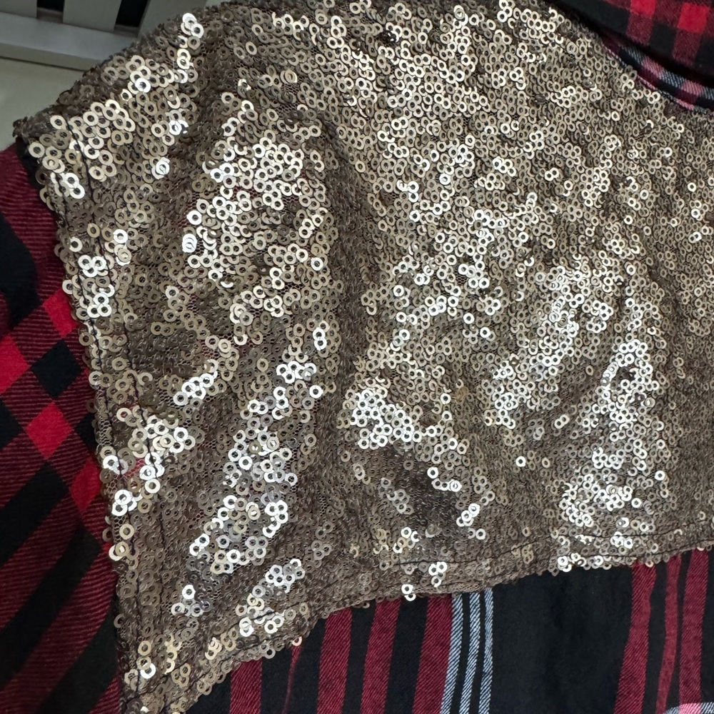 RED PLAID SEQUIN FLANNEL. JUNIOR PLUS LONG SLEEVE LIGHTWEIGHT SPARKLY SHIRT. NWT - Picture 7 of 16